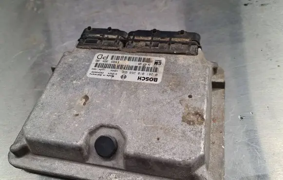 Opel Zafira A Engine control unit/module 0281010268 24417169 28SA9999