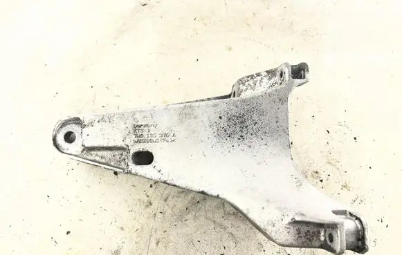Volkswagen Transporter - Caravelle T5 Engine mounting bracket 7H0199370A