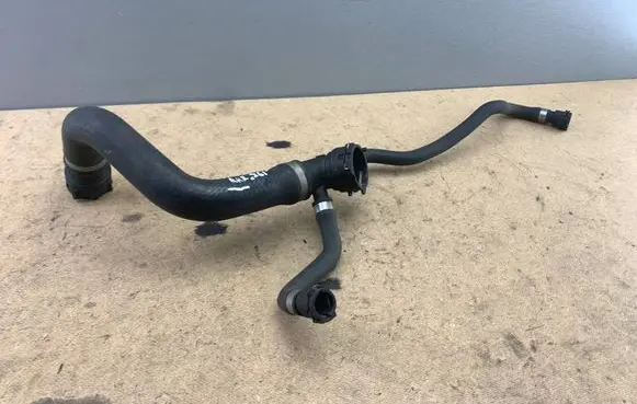 Engine coolant pipe/hose