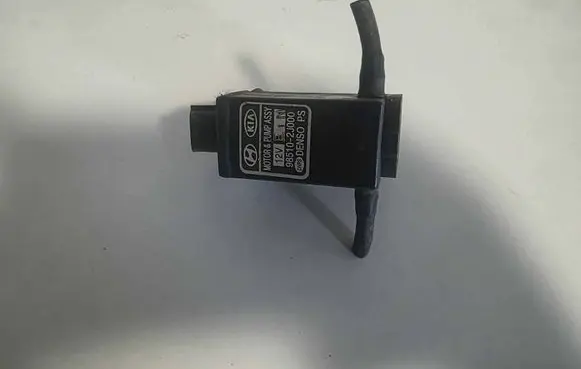 KIA Sorento Windscreen/windshield washer pump 985102J000