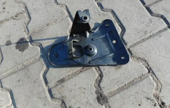 Mercedes-Benz ML W164 Power steering pump mounting bracket A1644600335