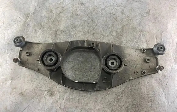 Mercedes-Benz S W221 Rear differential/diff mount bracket A2213521406
