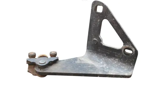 Renault Trafic III (X82) Sliding door lower roller guide/hinge 745965439R 93451798