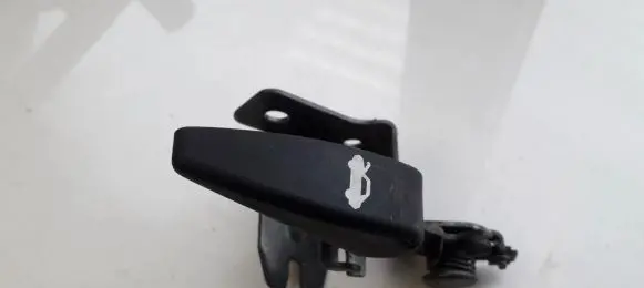 Engine bonnet (hood) release handle