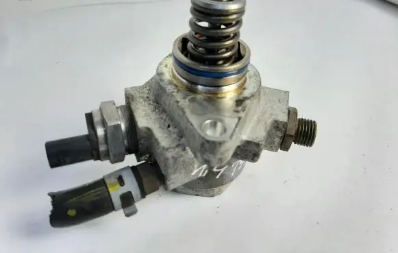Skoda Octavia Mk3 (5E) Fuel injection high pressure pump 04E127026H
