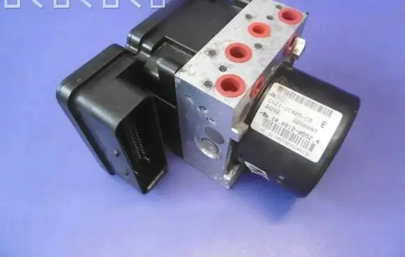 Ford Fiesta ABS Pump CV212C405CB A426G 10021208524