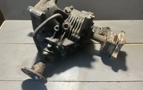 Nissan X-Trail T30 Gearbox transfer box case 