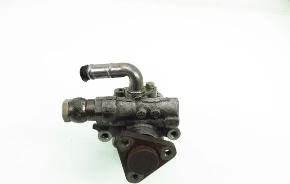 Volkswagen PASSAT B5 Power steering pump 8D0145177Q