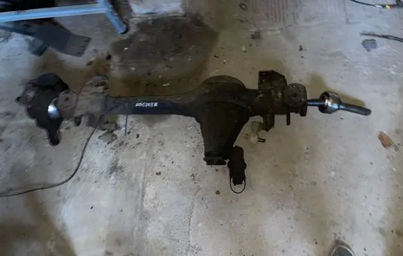 Land Rover Discovery Front axle beam 