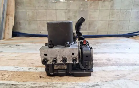 Audi A4 S4 B7 8E 8H ABS Pump 8E0614517BB 8E0910517C