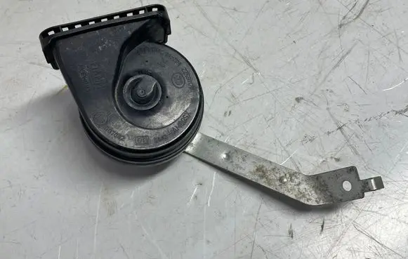 Opel Insignia B Horn signal 39088255