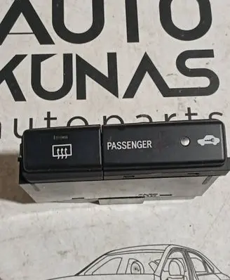 Toyota Avensis T250 Windscreen/window heater switch 8479005130C 06W06E MS064100294