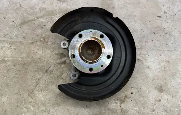 Rear wheel hub