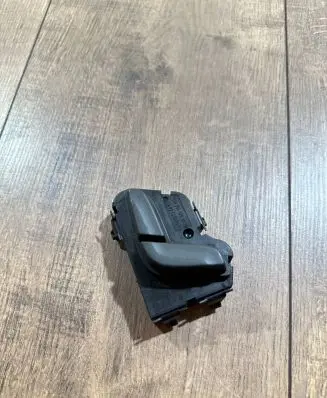 Mercedes-Benz C W204 Seat control switch A2048709010 03463875