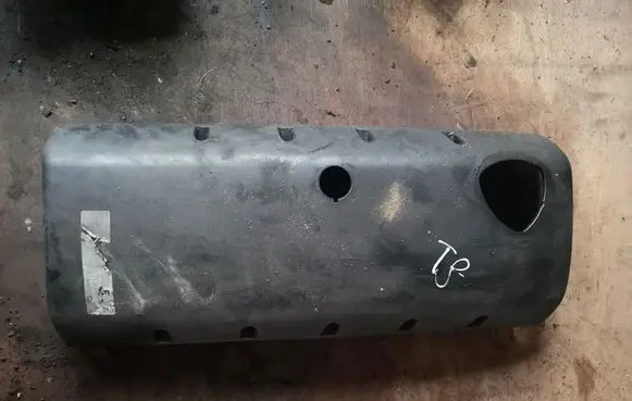 Volkswagen Touareg I Rocker cam cover 070103502C