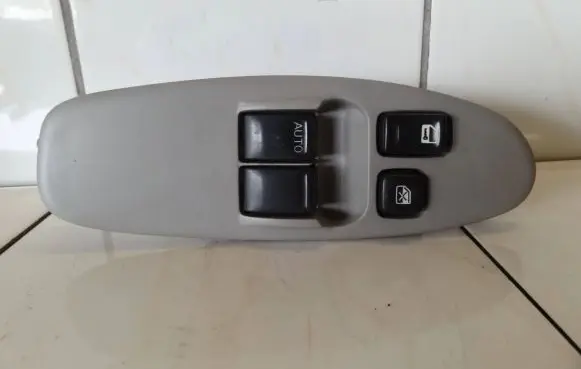 Nissan Almera Tino Electric window control switch