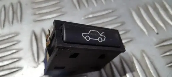 Tailgate opening switch