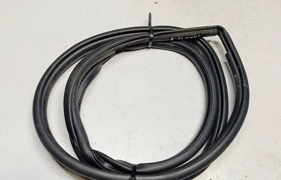 Toyota Yaris XP210 Front door rubber seal 