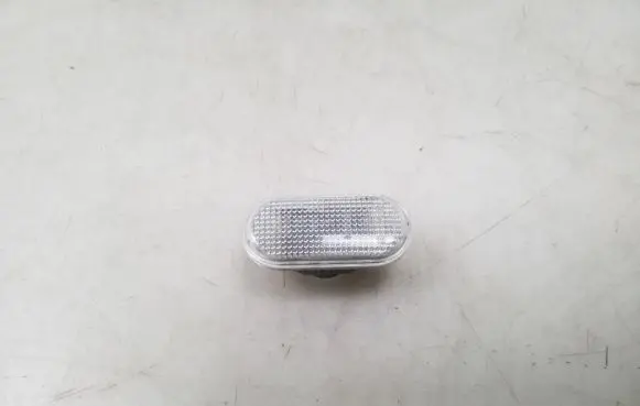Nissan Qashqai Front fender indicator light 26160AX00A