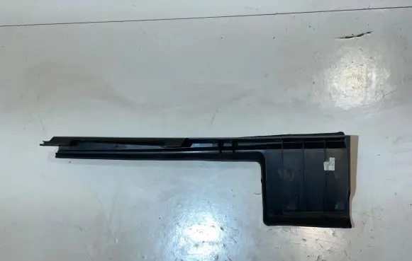 Ford Mustang VI Intercooler air channel guide FR3B8102BB