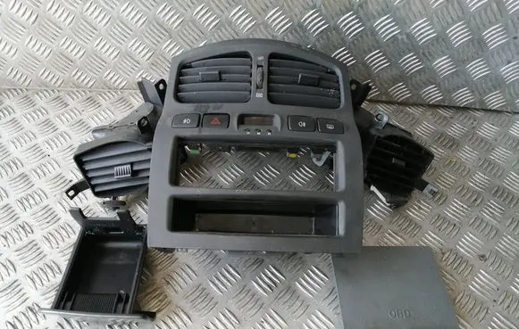 Hyundai Santa Fe Dash center air vent grill 9742026500 9452026500 8455026000