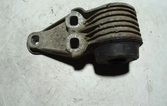 Audi A6 S6 C5 4B Rear axle beam mounts housing 8E0501522M 8E0501521M