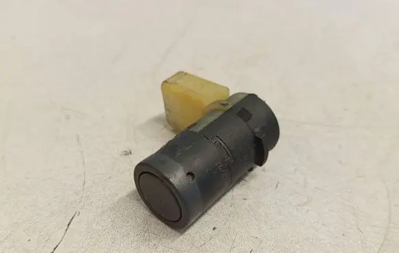 Audi A6 S6 C6 4F Front parking sensor holder (PDC) 7H0919275C