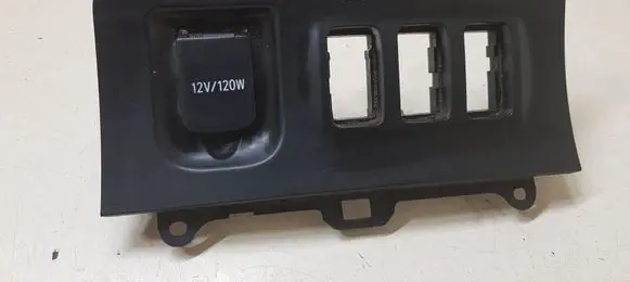 Toyota Land Cruiser (J120) 12 V Socket (front) 5883160020