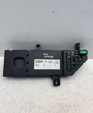 Opel Signum Fuse module 24443147 518777024 290903