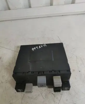 Skoda Octavia Mk2 (1Z) Fuse module 3C0937049AJ F005V00661 H54S2202