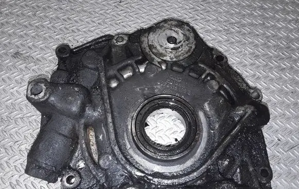 Volkswagen Transporter - Caravelle T4 Oil pump 074115109B
