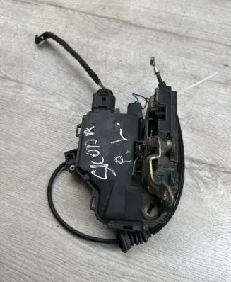 Skoda Fabia Mk1 (6Y) Front door lock 114978