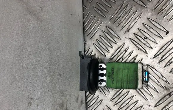 Mitsubishi Colt Heater blower motor/fan resistor R27KR74K 2R15K