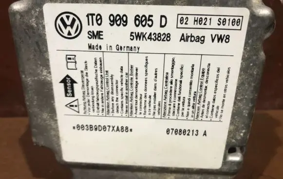 Volkswagen Touran I Airbag control unit/module 1T0909605D