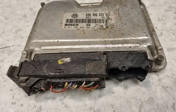 Volkswagen Polo Engine control unit/module 030906032 0261206002