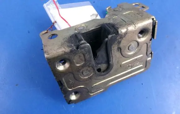 Renault Master II Front door lock