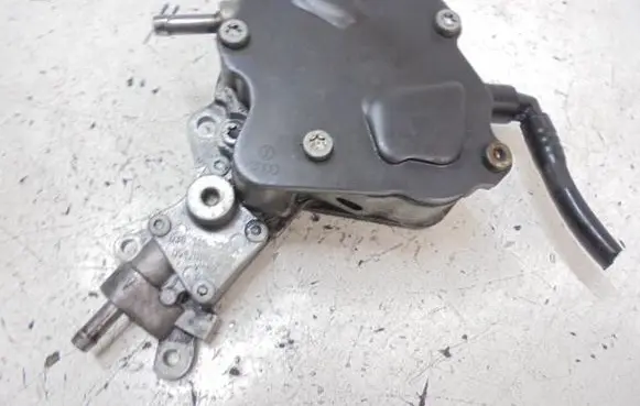 Skoda Fabia Mk1 (6Y) Vacuum pump 038145209K