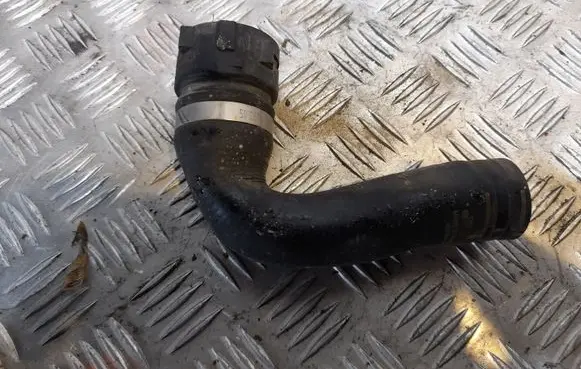 Volkswagen Touareg II Engine coolant pipe/hose 7P0121051