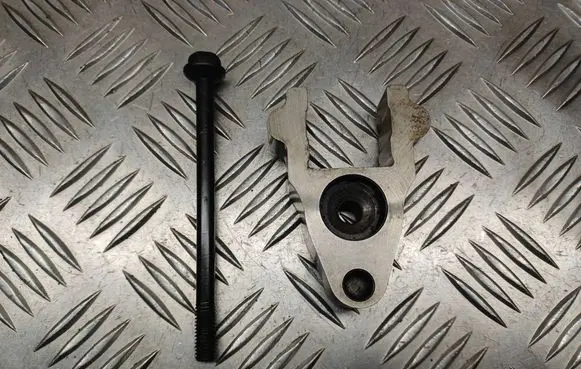 Nissan Navara D40 Fuel Injector clamp holder 