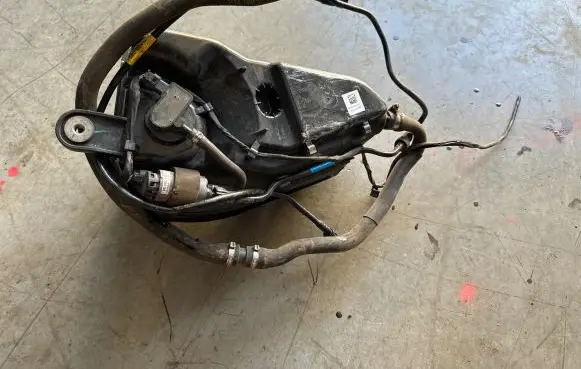 BMW 6 G32 Gran Turismo AdBlue liquid reservoir 7381415 7354384