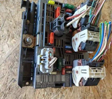 Peugeot 308 BSM Control unit 9675878480