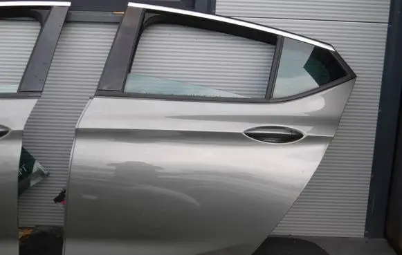 Opel Astra K Rear door