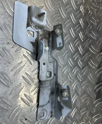 Renault Zoe Fender mounting bracket 654825654R