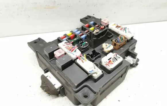 Mitsubishi Outlander Fuse module 8637A319 L8637002A