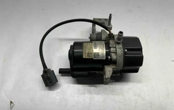 Dodge RAM 1500 DS Vacuum pump P68385753AA 68385753AA