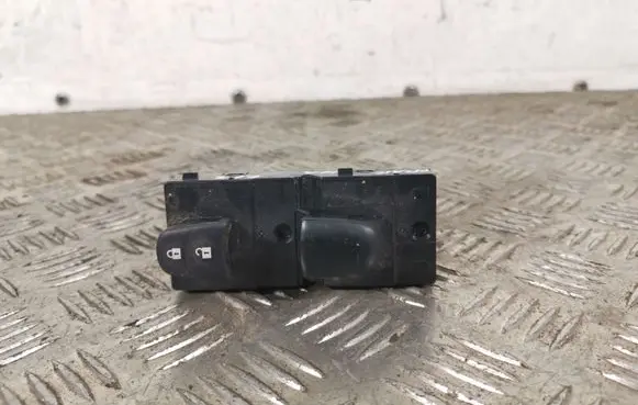 Nissan X-Trail T32 Electric window control switch 16X31SD