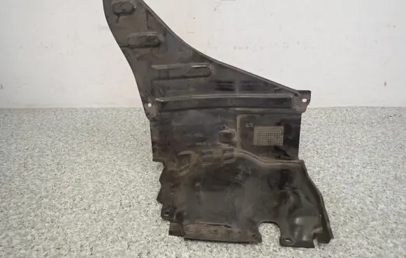 Suzuki Swift II Engine splash shield/under tray 72421-68L0