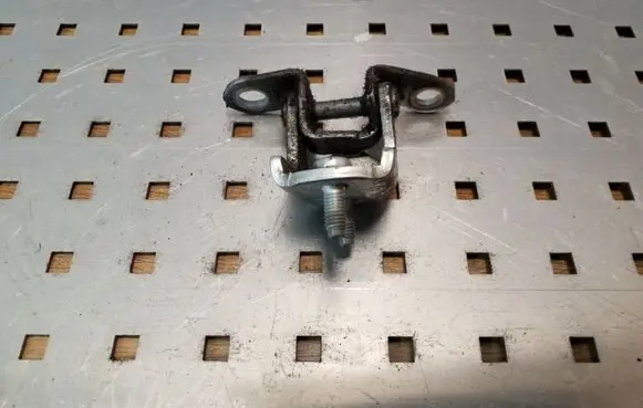 Toyota RAV 4 (XA20) Rear door upper hinge