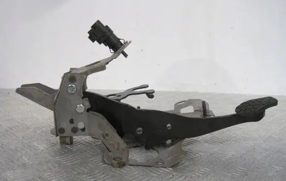 Ford Fiesta Accelerator throttle pedal 3M5T13480AC