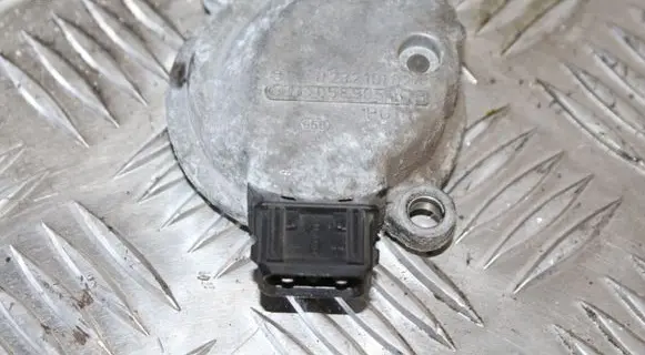 Audi A4 S4 B5 8D Camshaft position sensor 058905161B
